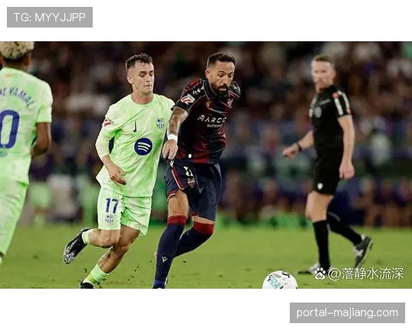 德容拖后组织核心角色支撑巴萨边路快攻体系运转